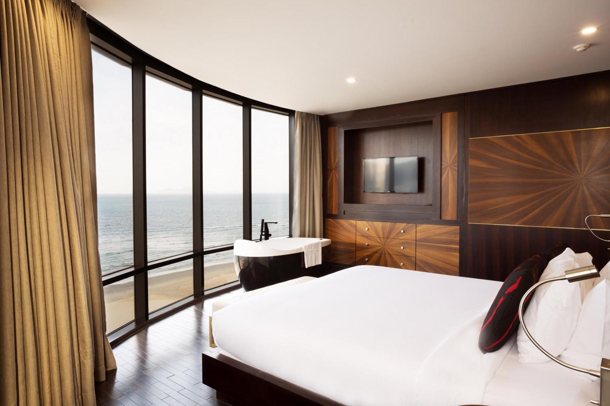 Executive Suite Beachfront - High Tea included
